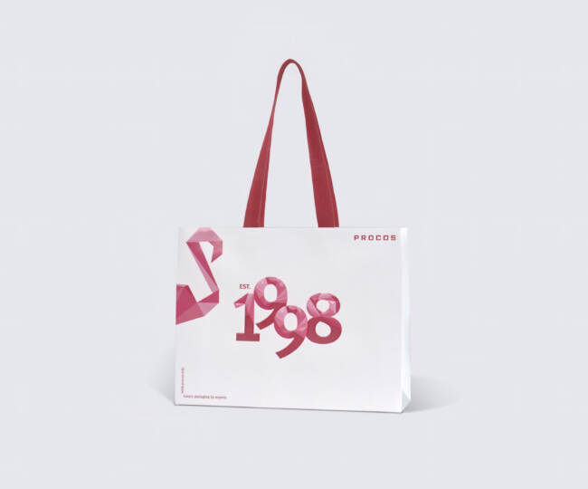 Procos introduces its new paper shopping bag for its 25th anniversary